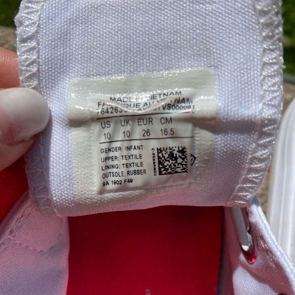 Converse girls size 10 - Picture 2 of 3